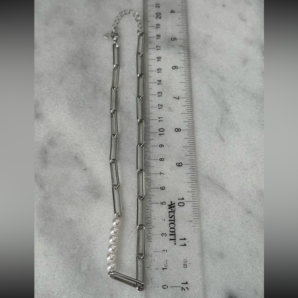 COPY - Silver Chain Link Pearl Choker Necklace 

Brand New - Picture 4 of 5